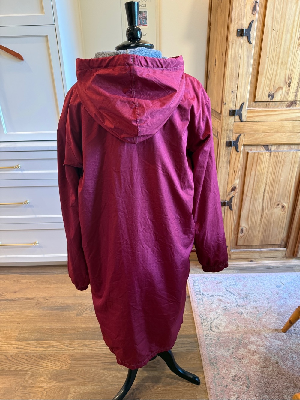 Speedo Maroon Hooded Full-Zip Swim Parka Jacket with Grey Accents - Picture 2 of 4